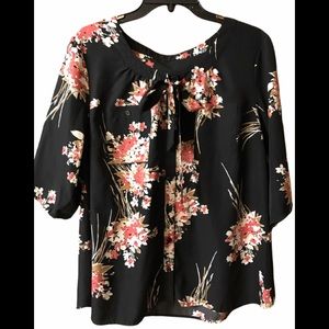 5 for $25 Super cute trendy top sz XL